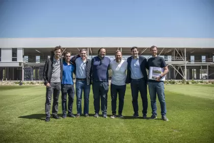 El presidente de Racing, Diego Milito, y miembros de Comisión Directiva del club visitaron el predio de Ezeiza.