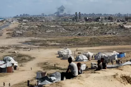 Israel y Hamas firman un histórico alto el fuego