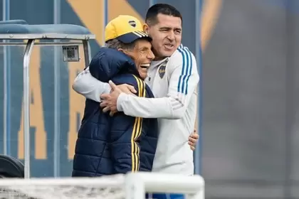 Russo junto a Riquelme en uno de los últimos entrenamientos de Boca que presenció en Ezeiza