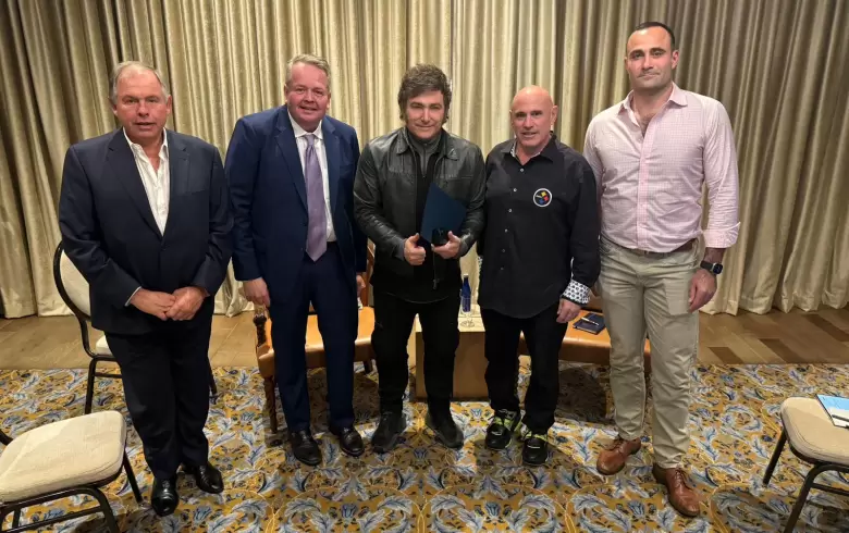 Milei, junto al canciller Gerardo Werthein, con Rob Citrone de Discovery Capital, Matt Dell Orfano y Barry Bennett.