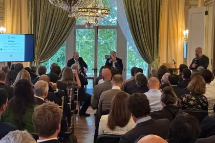 Argentina busca consolidar su liderazgo minero y atraer capital británico en Londres