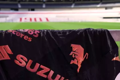 La nueva camiseta de Torino en el Monumental.
