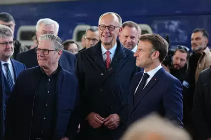 En época de crisis, Europa se inclina por los cañones y no por la manteca