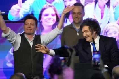Milei, en minoría y con recesión: cómo una jugada financiera lo blindó del abucheo