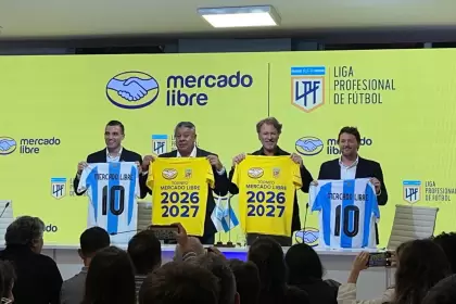 Leandro Petersen, Claudio Tapia, Juan Martín de la Serna y Juan Lavista en el anuncio de Mercado Libre como nuevo sponsor de la LPF