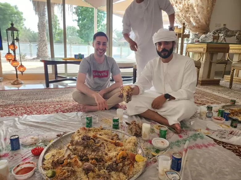 El economista Camilo Cisera en Abu Dhabi, capital de Emiratos Árabes Unidos.