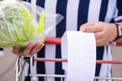 Trabajadores con hambre: el dato de la UCA que sacude al empleo formal