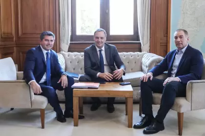 Orrego, Adorni y Santilli en la reunión de este lunes