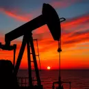 Como una mancha de aceite, el petróleo extiende el dominó de la crisis