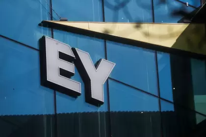 EY redobla su apuesta por el país: empleo, IA y sectores clave