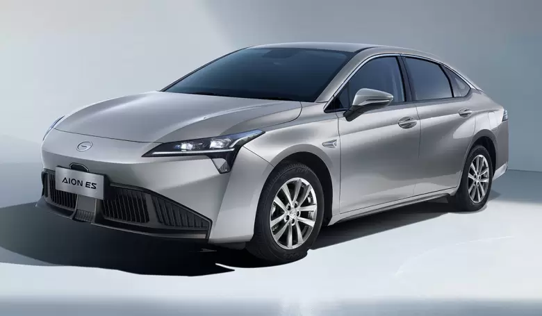 El Aion ES es un sedán 100% eléctrico.