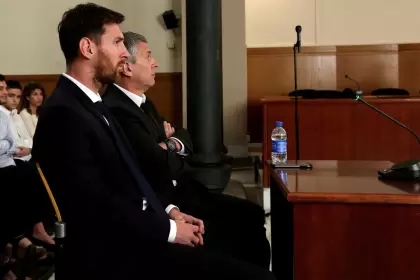 "Yo me dedicaba a jugar al fútbol, confiaba en mi papá y no tenía ni idea de nada", es la popular frase de Messi citada en el libro de O'Donnell.