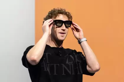 El empresario tecnolgico Mark Zuckerberg, CEO de Meta, la compaa duea de WhatsApp, anunci el fin de los smartphones y present su reemplazo defin