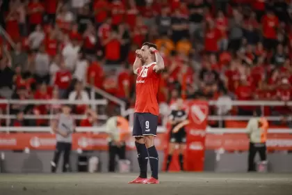 Independiente estren la camiseta con un triunfo 1-0 gracias a un gol de Gabriel valos.