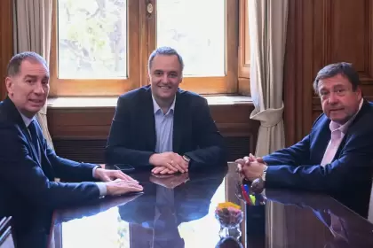 Santilli, Adorni y Weretilneck en la Casa Rosada