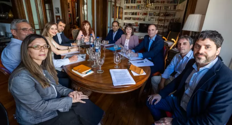 Cristina recibió a 9 economistas con un plan de 400 páginas y agitó el debate justicialista
