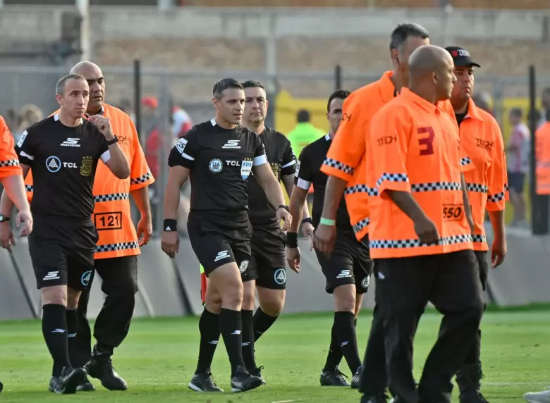 El árbitro Andrés Gariano