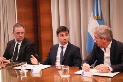 Adorni, Torres y Caputo en el Palacio de Hacienda