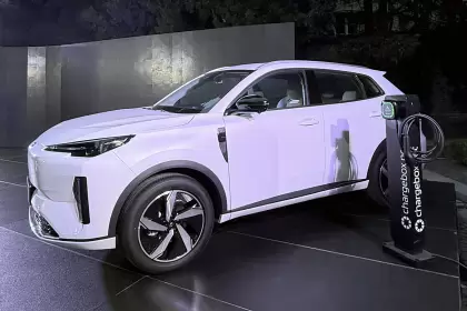 Changan se relanzó en Argentina y lo hizo con el híbrido enchufable más accesible del mercado