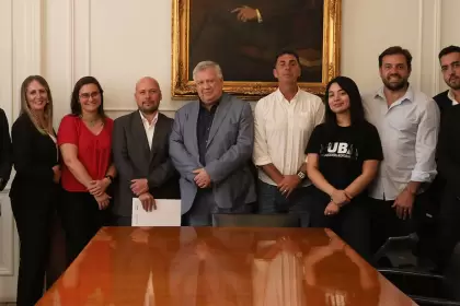 Flybondi premiará a los mejores promedios de la UBA con pasajes gratis