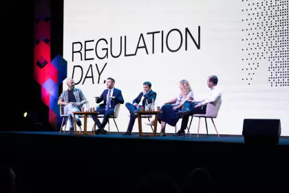 Diputados y expertos debaten sobre regulación cripto en Argentina durante el Regulation Day de Devconnect en La Rural