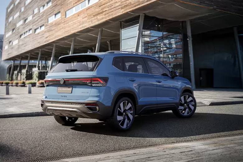 Todas las versiones cuentan con el motor T250 con caja de 8 velocidades.