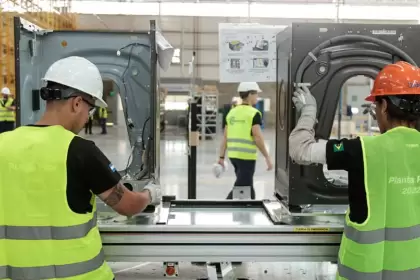 Whirlpool cierra su planta en Pilar y despide a 220 empleados sin aviso