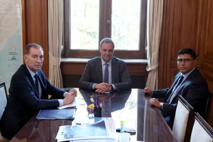 Santilli y Adorni recibieron a Vidal en la Casa Rosada