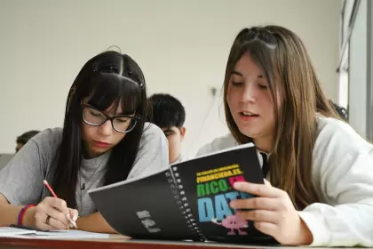 Rico.en.data ya llegó a los 135 municipios bonaerenses y capacitó a más de 105 mil estudiantes en educación financiera