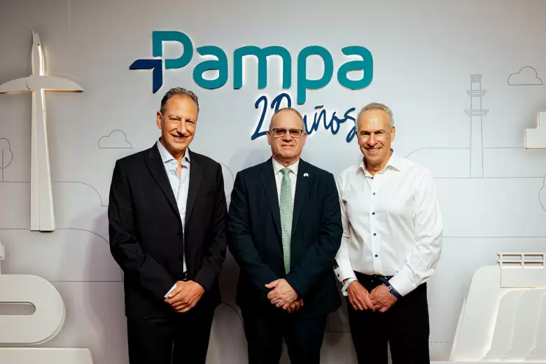 Los socios de Pampa junto al embajador de Israel