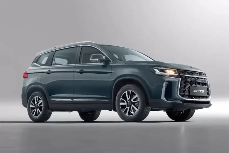 Forthing T5 MT, el modelo más accesible de la marca china que acaba de llegar a la Argentina.