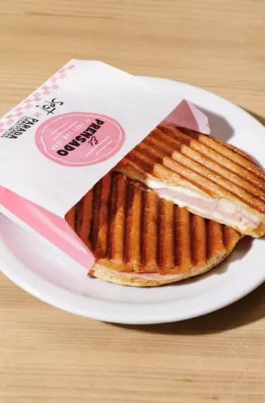 ¿Puede un sándwich cambiar la elección de dónde cargar combustible?