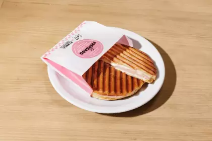 ¿Puede un sándwich cambiar la elección de dónde cargar combustible?