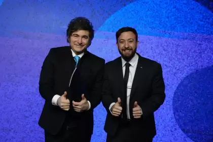 Javier Milei con el dueño de casa, Agustín Laje.