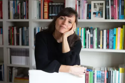 "Hay encuestas que muestran altos porcentajes de mujeres votando a Milei", señala Spataro.