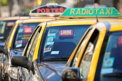 Créditos blandos para taxis y motos eléctricas: la Ciudad acelera la movilidad verde