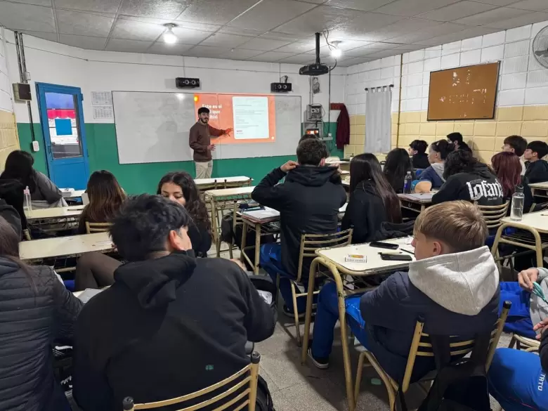 Multiplicador Galicia brindando un taller de Educación Financiera en escuelas