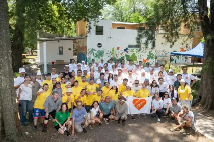 Equipo Galicia realizando voluntariado junto a PRIAR.