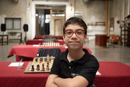 Faustino Oro sigue dejando su huella en el ajedrez