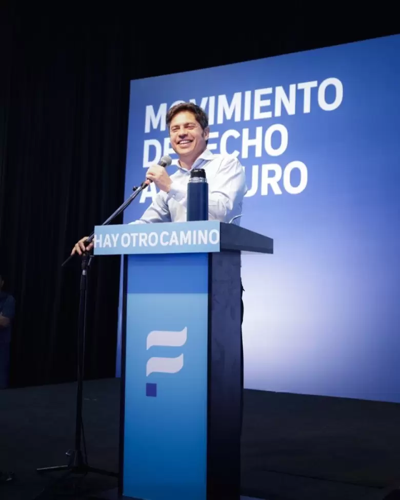 Kicillof durante el plenario del Movimiento Derecho al Futuro en Ensenada