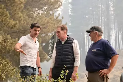 El gobernador Ignacio Torres y el ministro Diego Santilli, en Chubut