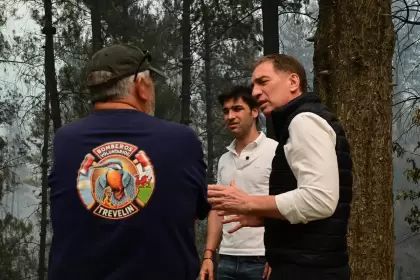 Torres y Santilli recorrieron las zonas afectadas por los incendios en Chubut