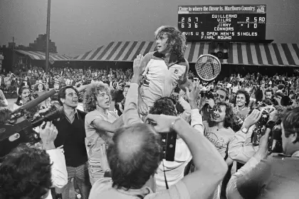Vilas, en lo más alto: una imagen que se vivió en la cancha, pero que nunca se reflejó en el ranking de la ATP