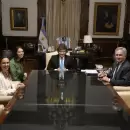 Así fue el día del Gobierno: dos reuniones y un bombazo de París
