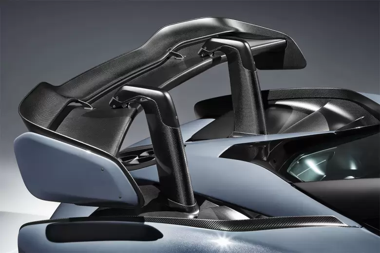 Una vista en detalle del trabajo aerodinámico en la parte posterior del McLaren Senna.