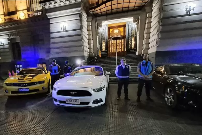Son cinco vehículos los confiscados en una causa con dos detenidos.