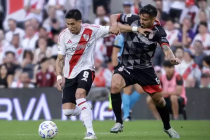 En el último cruce, correspondiente a los octavos del Torneo Apertura 2025, River goleó 3-0 a Barracas Central.