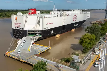 Llegó el primer barco de BYD a la Argentina: cómo es y qué trajo