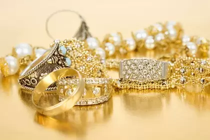 El oro rompe récords y está a un paso de US$ 5.000 la onza.