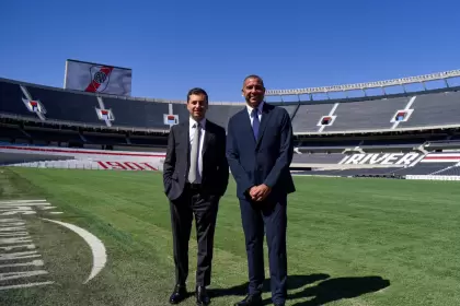 Stefano Di Carlo y David Trezeguet en el Monumental.
